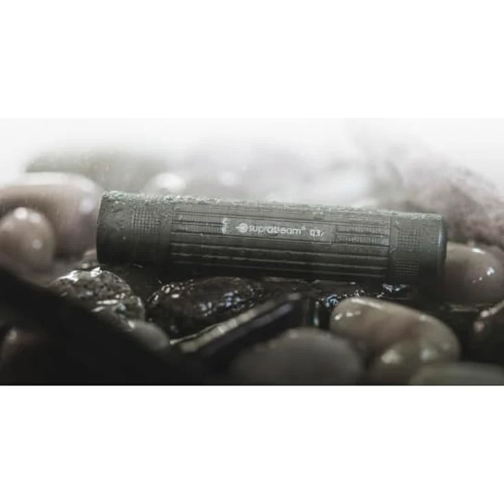 Suprabeam Q3r, LED Taschenlampe mit 1100 Lumen, 300h Brenndauer, IP68, 200m Reichweite, aufladbar, kompakt und robust – Bild 4