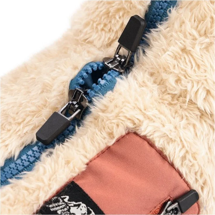 Beeztees Hundemantel Hundemantel Teddy beige, Weicher Mantel für Hunde mit Teddystoff, Reißverschluss und Taschen