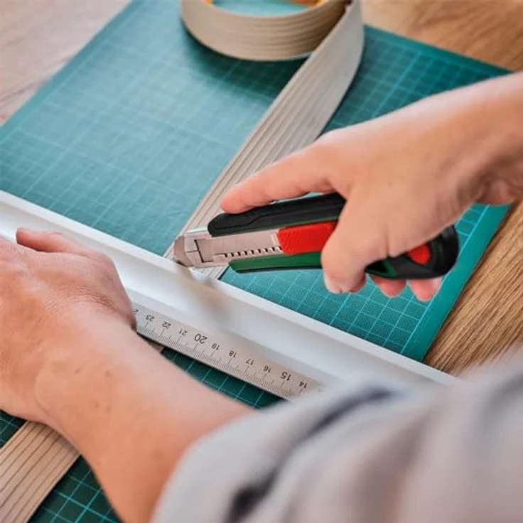 Bosch Home & Garden Cuttermesser 1600A032V8, ergonomisches Teppichmesser mit automatischer Klingenarretierung und Ersatzklingenkarteusche – Bild 3
