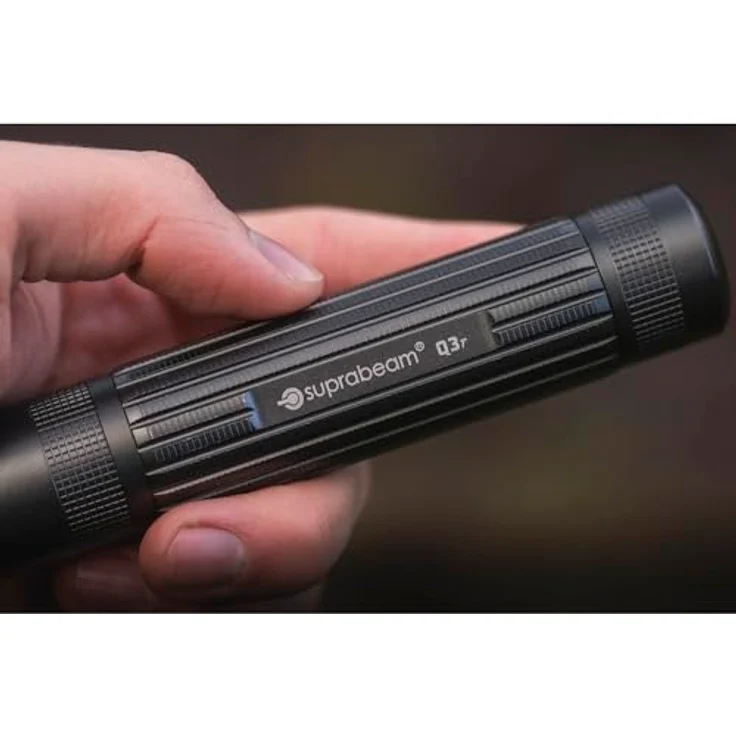 Suprabeam Q3r, LED Taschenlampe mit 1100 Lumen, 300h Brenndauer, IP68, 200m Reichweite, aufladbar, kompakt und robust – Bild 3
