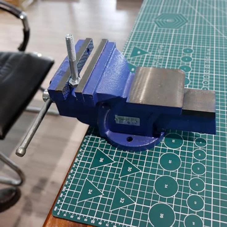 CCLIFE Schraubstock 125mm, Feststehend mit Eisenbauweise für Werkbank – Bild 7