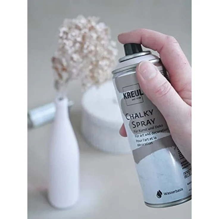KREUL 76351 - Chalky Spray Snow White, 200 ml, matte Sprühfarbe mit Kreideoptik auf Wasserbasis, hochpigmentiert und wasserfest, für Innen und Außen – Bild 4