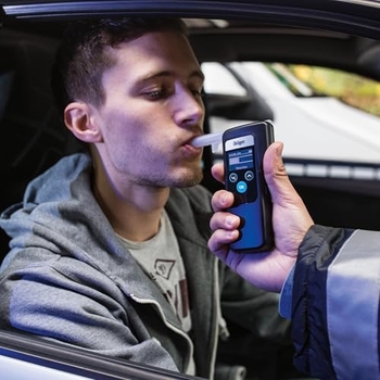 SKIKHN Alkoholtester Polizeigenau - Tragbares Messgerät Mit 20 Mundstücken