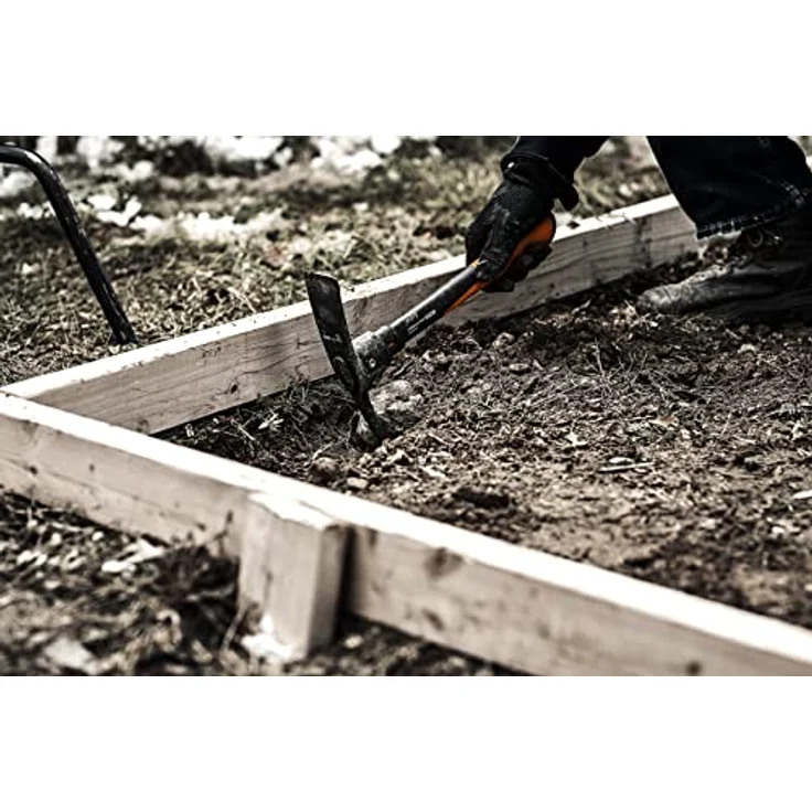 Fiskars Pro Kreuzhacke IsoCore S für grobe Arbeiten auf harten, steinigen Böden, Länge: 36 cm, Gewicht: 1,2 kg, Schwarz/Orange, 1062937 – Bild 5