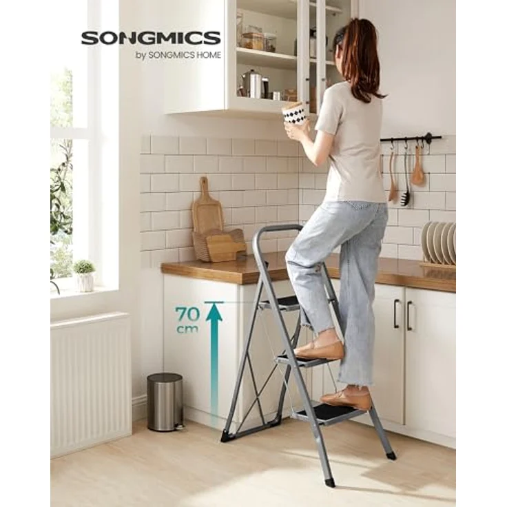 SONGMICS Trittleiter, Leiter mit 3 Stufen, Klapptritt, Klappsicherung, einfach zu verstauen, bis 150 kg belastbar, Taubengrau GSL003GY01 – Bild 2