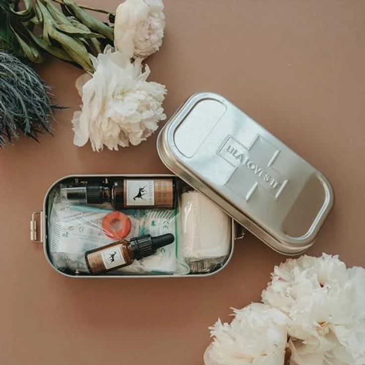 Erste-Hilfe-Set für Hunde - Verbandskasten mit First Aid Balsam und Silberspray, Verbandsmaterial, Wundkompresse und Heftpflaster-Rolle, FIRST AID BOX von LILA LOVES IT – Bild 3