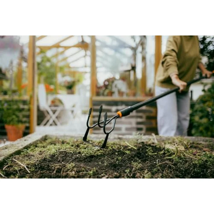 Fiskars Grubber 1080685, 132 mm QuikFit™ mit gehärteter Kohlenstoffstahlklinge für Kultivierung, Vertikutierung, Belüftung und Bodenlockerung – Bild 5