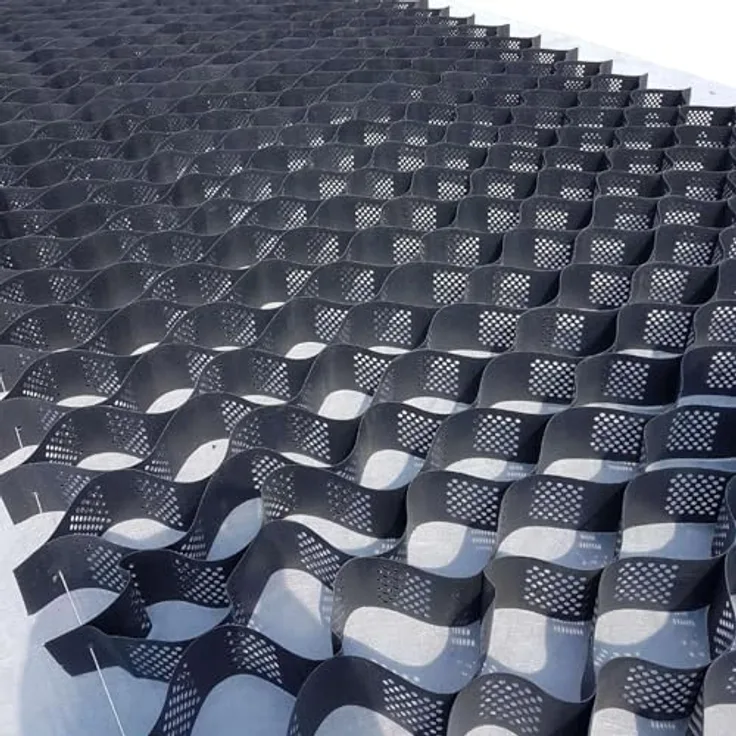 Florade® Bodenstabilisierungs-Geogitter - Langlebig & Wetterfest | Flexibel & Anpassbar | Einfache Installation | Geotextil | Ideal für Park- & Sportplätze | Höhe: 50mm / Breite: 2,5 m / Länge: 6,5m