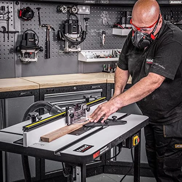 Trend Freistehender Werkstatt-Frästisch WRT/EURO, 230V EU, präzise für Plattenerhöhungen, Schablonieren und Stapelschnittanwendungen, stabile Konstruktion mit Aluminiumzaun und NVR Power Safety Switch – Bild 3
