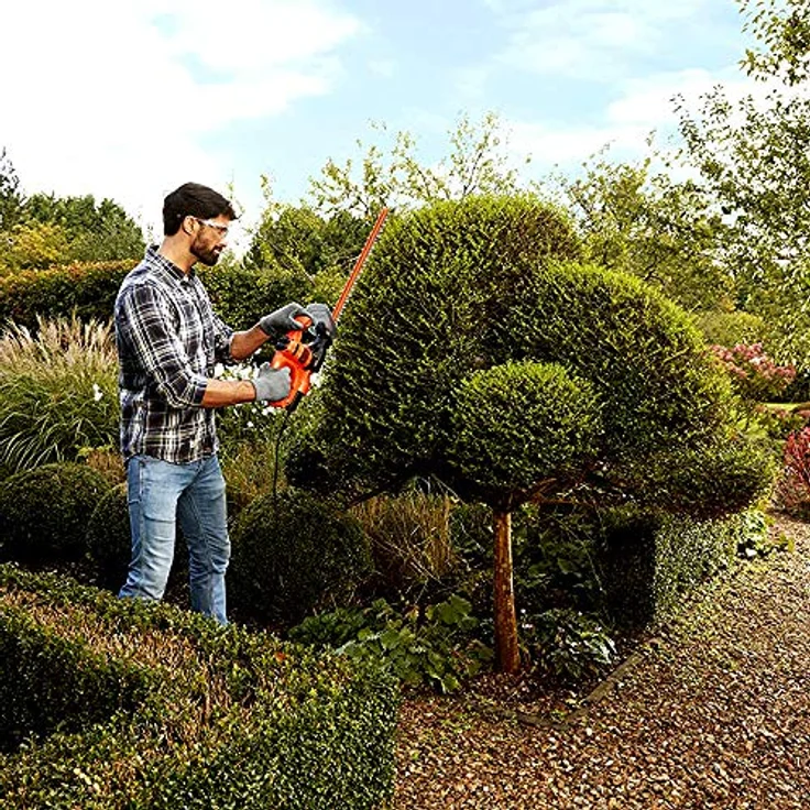 Black+Decker Elektro-Heckenschere (420W, 45 cm Schwertlänge, 16 mm Schnittstärke, T-Handgriff und transparentem Handschutz, für kleine Hecken) – Bild 5
