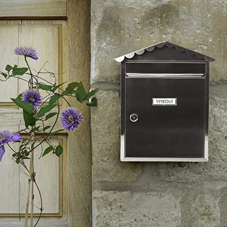 ARREGUI Visit E5747 Briefkasten aus Edelstahl, Größe M (DIN A4 Post), Wandbriefkasten für den Außenbereich, Postkasten für Draußen mit Namensschild, Einwurfklappe und Schutzdach, Edelstahl – Bild 4