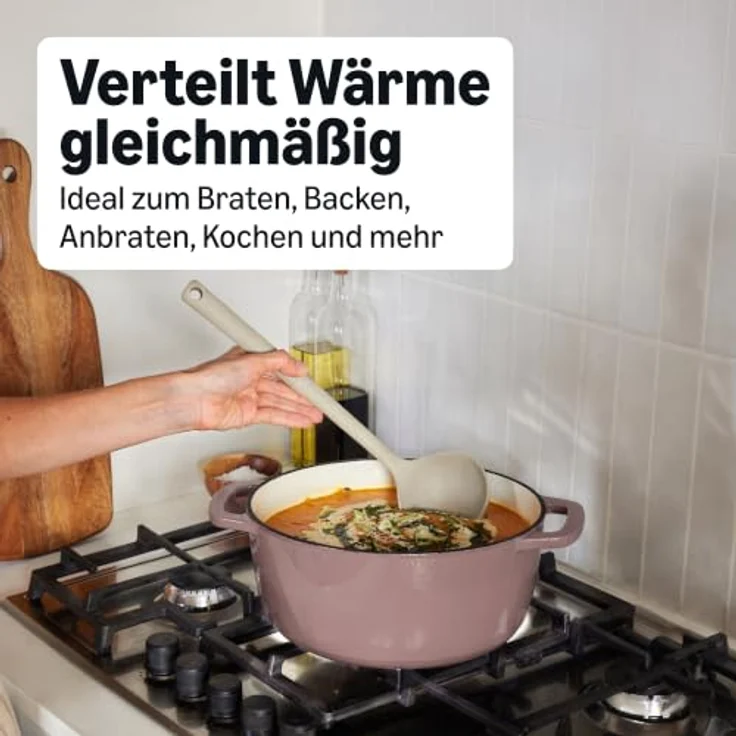 Amazon Basics Schmortopf Rund, Emaillierter Gusseisen Dutch Oven mit Deckel, 5,7 L, Lehmfarben, gleichmäßige Wärmeverteilung, für alle Herdarten geeignet – Bild 3