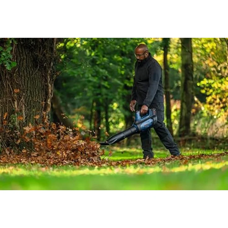 BOSCH Akku-Gebläse GBL18V-800 Professional Akku Laubbläser 18 Volt, kraftvolles Laubbläser mit bürstenlosem Motor in grün – Bild 3