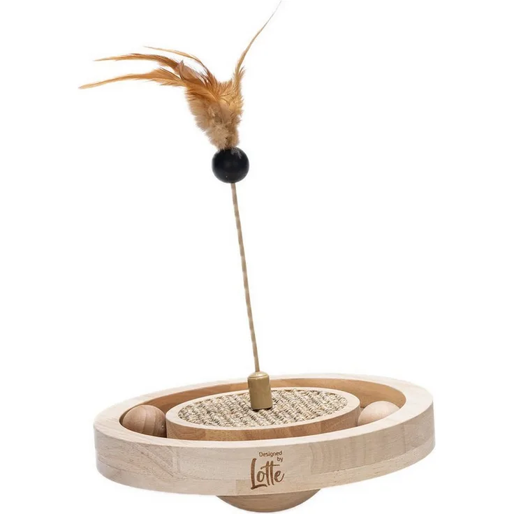Designed By Lotte Katzenspielzeug Winni, Tier-Intelligenzspielzeug aus Holz mit Sisal-Kratzmatte, braun, inkl. 2 Spielbällen, 22 x 22 x 30 cm