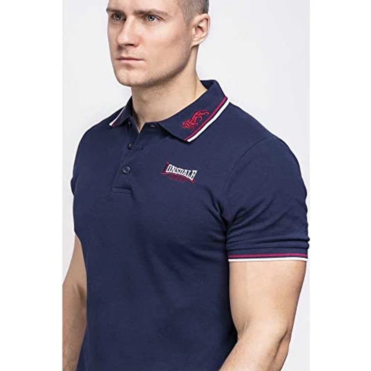 Lonsdale Poloshirt Lion, Arbeitsshirt mit abgesetzten Stickereien und gestreiften Bündchen, blau – Bild 4