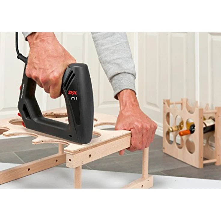 Skil 8200 AA Elektrotacker (mit Softgrip und Schlagkraftregulierung, Kapazität: 100 Klammern, 80 Nägel) F0158200AA – Bild 2