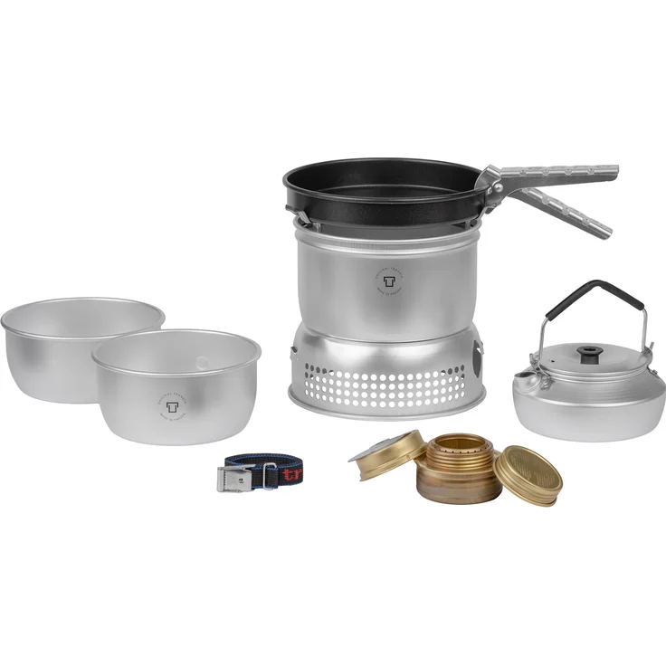 Trangia 27, Campingkocher Set aus Ultralight-Aluminium mit Non-stick Beschichtung, geeignet für 1-2 Personen, Gewicht 860 g, inkl. 2 Töpfen, Bratpfanne und Wasserkessel