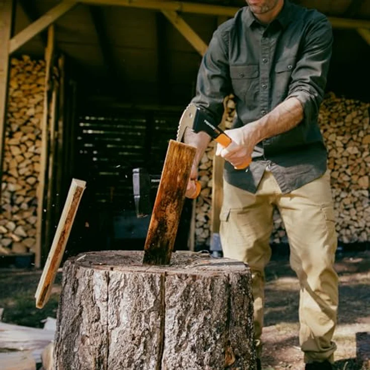 Fiskars Hand-Sappie zur Holzbearbeitung, Länge: 34,8 cm, Gehärtete Stahlklinge-Glasfaserverstärkter Kunststoffgriff, Inklusive Schutzhülle, Schwarz-Orange, WoodXpert, XA2, 1003622 – Bild 3
