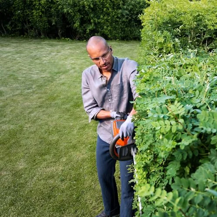 Husqvarna 215iL Akku-Rasentrimmer + 215iHD45 Heckenscheren-Set, leise Bedienung, ergonomisches Design, bürstenloser Motor, inklusive Akku BLi10 und Ladegerät C80 – Bild 9