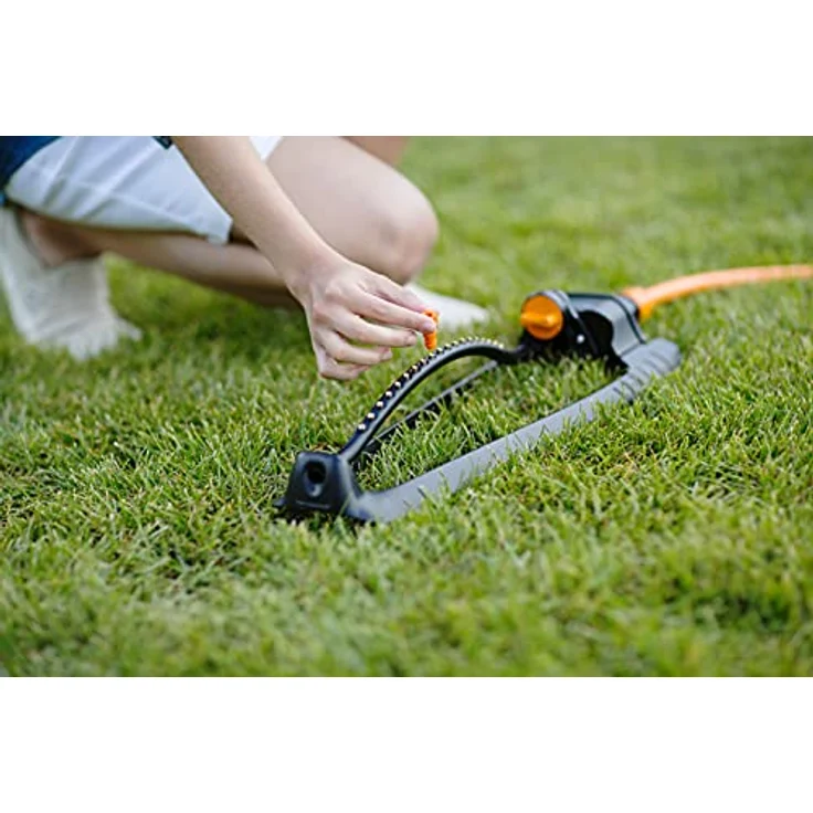 Fiskars Oszillierender Sprinkler Schwingender Wassersprinkler Viereckregner max. 300 m² max. 17 m Weite – Bild 7
