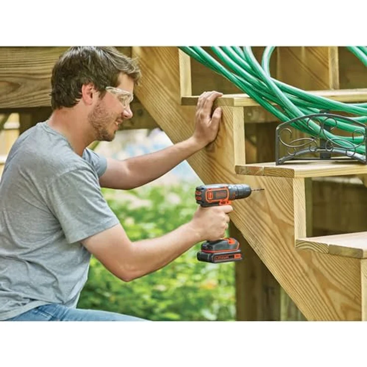 Black + Decker BDCDC18-QW Bohrschrauber (18V, 1.5 Ah, Planetengetriebe, LED-Arbeitsleuchte, Softgriff, 1x Li-Ion Schiebe-Akku, 200 mA Ladegerät, Doppelbit), 18 V, Schwarz, Orange – Bild 3