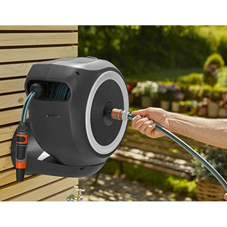 Gardena Wand-Schlauchbox RollUp M, 20 m mit schwenkbarer Schlauchtrommel, Wandhalterung, Spritze und Systemteilen, frostsicher – Bild 4