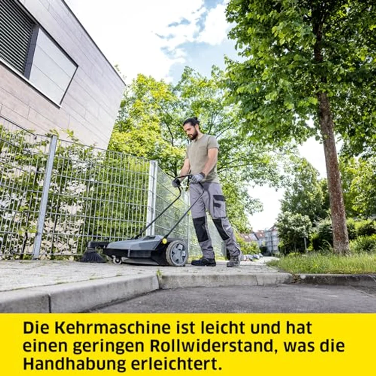 Kärcher Handkehrmaschine KM 70/15 C Classic, kompakte Kehrmaschine für Innen- und Außenbereich mit justierbarem Seitenbesen und ergonomischem Schubbügel – Bild 7
