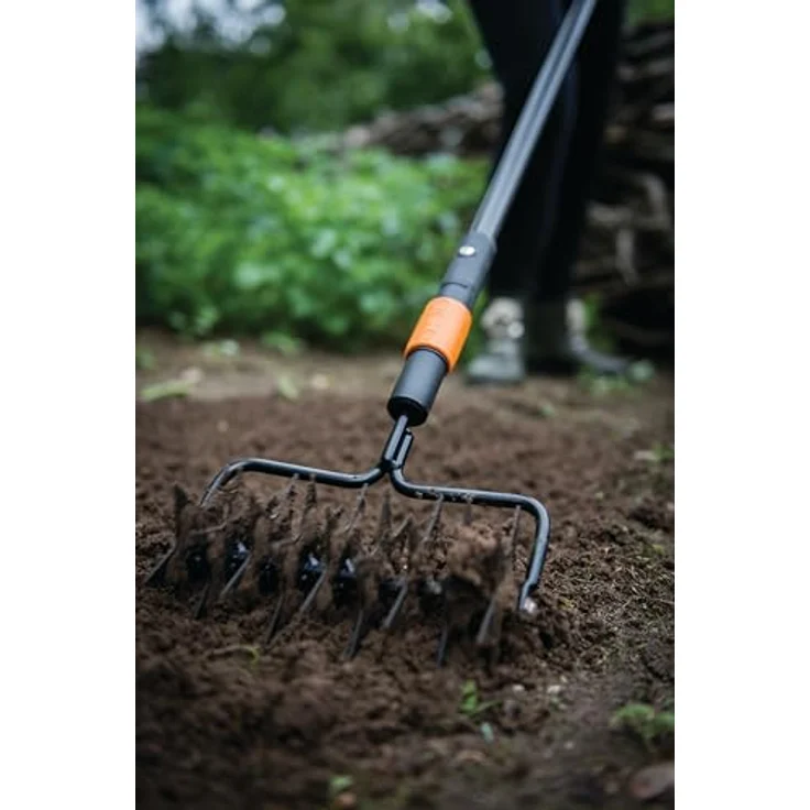 Fiskars Gartenhacke QuikFit Sternfräse, 20,5cm breit, gehärteter Stahl, 512g, 9 Blätter, schwarz – Bild 4