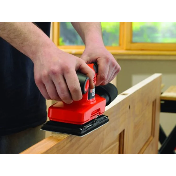 Black+Decker Schwingschleifer, Schleifmaschine (hoher Kreisdurchmesser, für große Flächen, ergonomischer Softgriff, integrierter Staubfangsack, Schleifpapier, versiegelter Schalter) KA320EKA – Bild 8