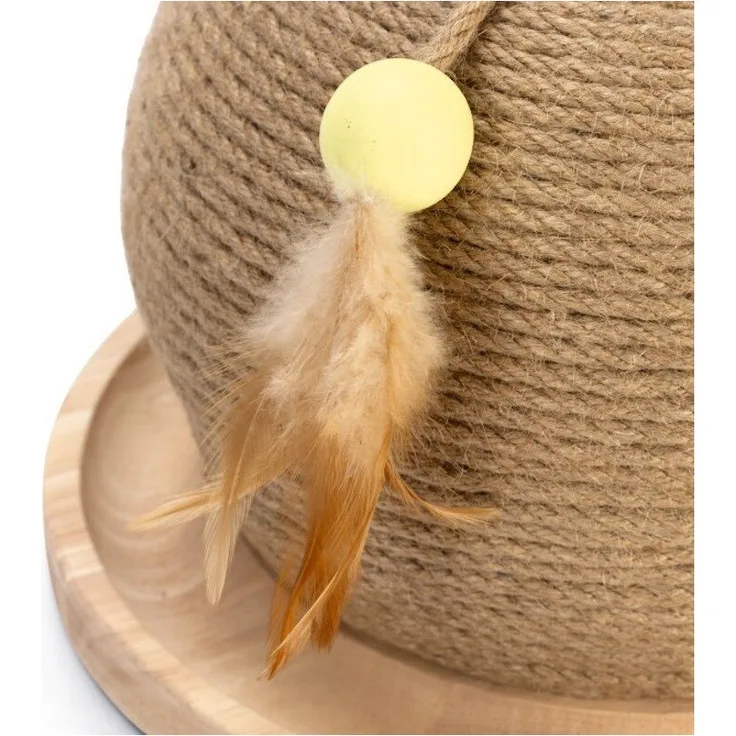Designed By Lotte Kratzbrett Holz Kratz- und Spielball Mila braun, interaktives Spielzeug für Katzen mit Jute-Seil und Feder