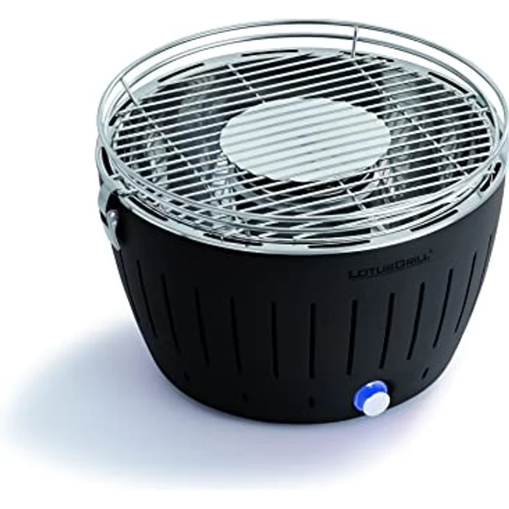 LotusGrill Starter-Set Classic 1x Grill Anthrazitgrau mit USB-Anschluß, 1x Buchenholzkohle 2,5 kg, 1x Brennpaste 200ml, 1x Würstchenzange Farbe nach Vorrat, 1x Tragetasche, raucharmer Holzkohlegrill – Bild 2