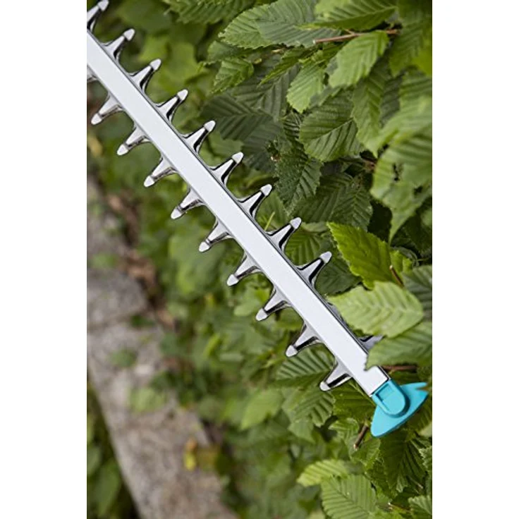 GARDENA Elektro-Heckenschere ComfortCut 600-55: Heckenschneider mit 600 W Motorleistung, 55 cm Messerlänge, 27 mm Messeröffnung, ergonomischer Griff und Anschlagschutz (9834-20) – Bild 4