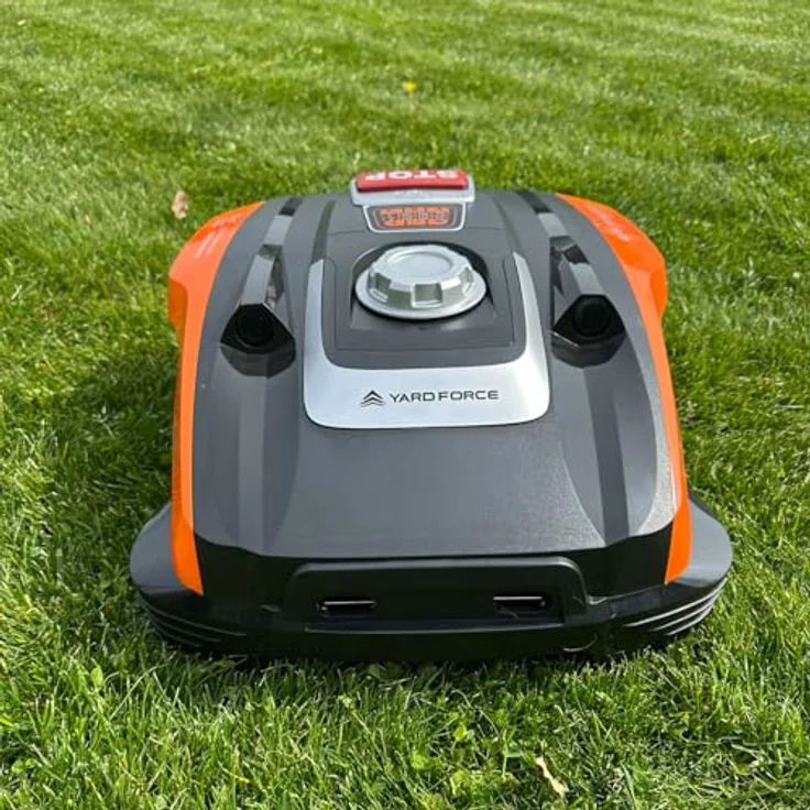 Yardforce Rasenmähroboter Compact 300RBS, für Rasenflächen bis 300 m², 5-stufige Schnitthöhenverstellung, Bluetooth-Steuerung, mulcht und schützt in Mähroboter-Garage orange-schwarz – Bild 2