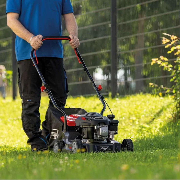 Scheppach MP132-40 Benzin-Rasenmäher - 3,3 PS | 40 cm Schnittbreite | 3-fache Schnitthöhenverstellung | 35 Liter Fangkorb | leicht & platzsparend | große Laufräder | Rasenmäher inkl. Motoröl  – Bild 7