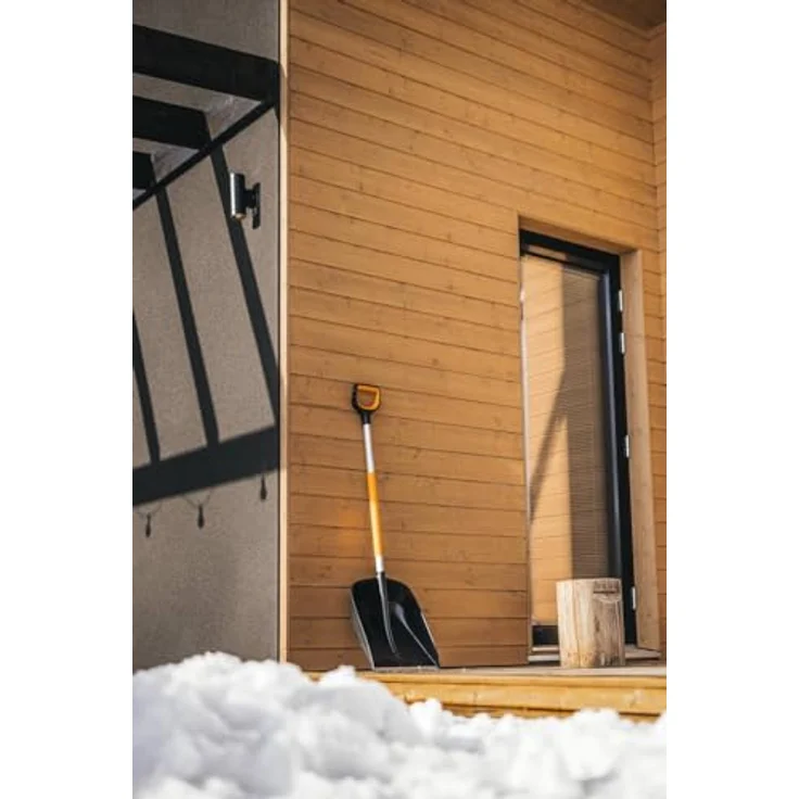 Fiskars X-Series Schneeschaufel, ergonomisch mit rutschfestem Griff und verstärktem Polymerblatt, kältebeständig bis -30ºC – Bild 6