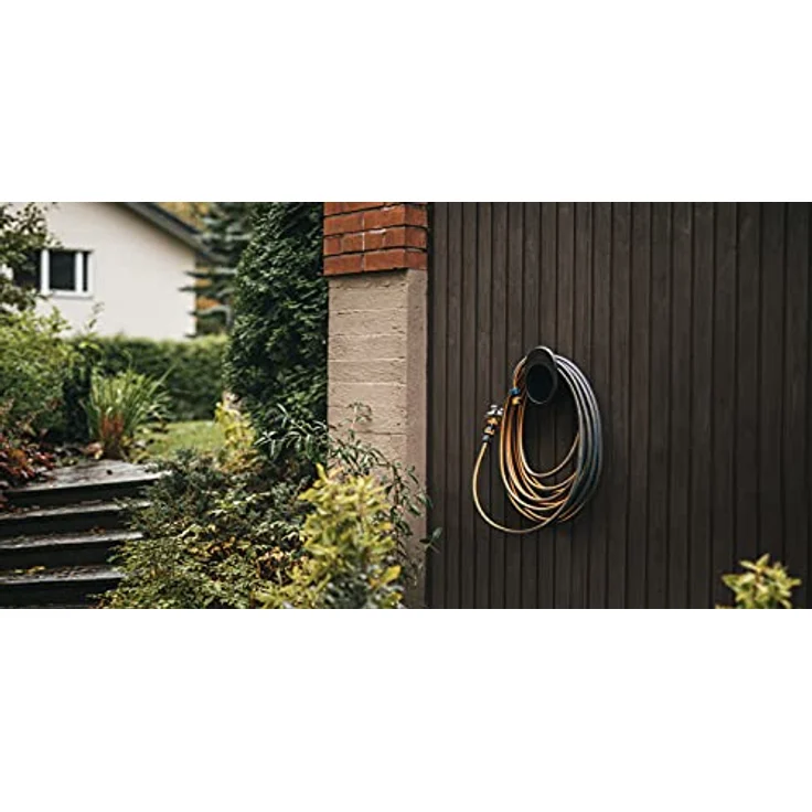 Fiskars Wasserschlauch-Set, 15 m mit 2 Schlauchanschlüssen und Wandhalterung, Verwindungssteifigkeit Stufe 4, Ø 1,3 cm, Schwarz/Orange/Blau, 1027678 – Bild 3