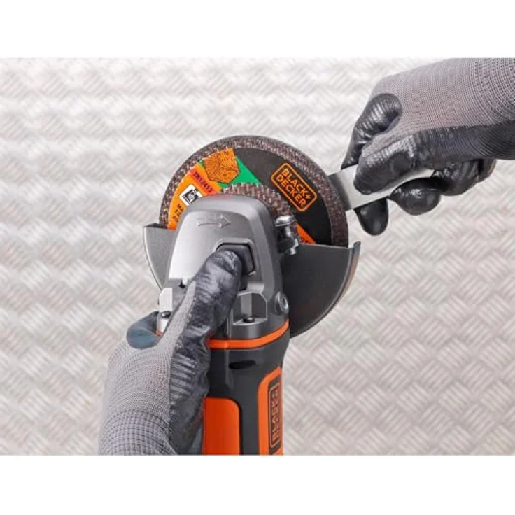 Black+Decker Li-Ion Akku-Säbelsäge (18V, 22 mm Hublänge, max. 110 mm Schnitttiefe, flexibler Sägeschuh, ergonomische Griffgummierung, ohne Akku und Ladegerät) BDCR18N – Bild 3