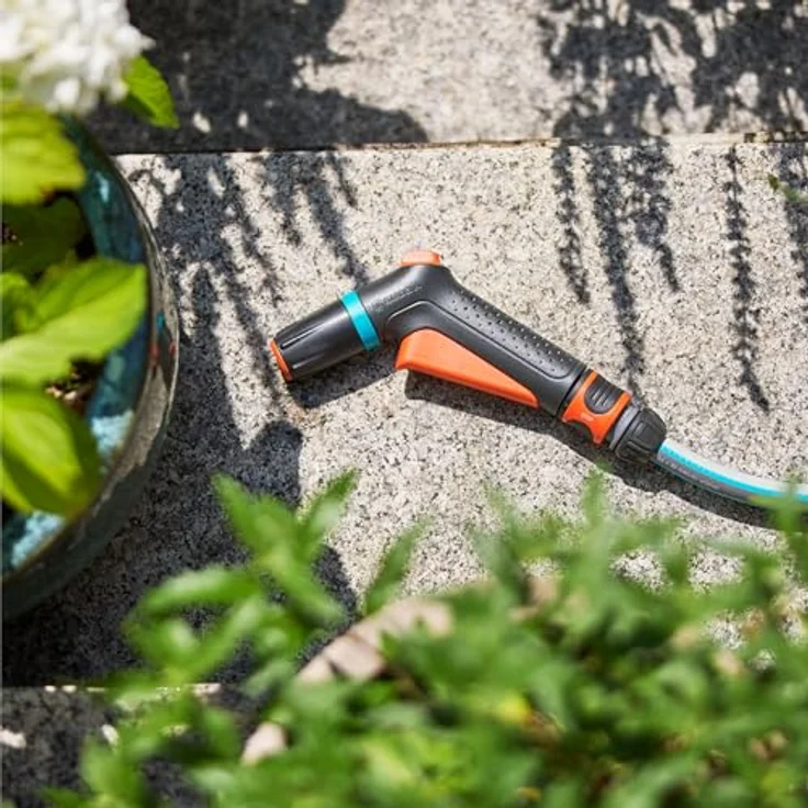 Gardena Reinigungsspritze Classic, Gartenbrause mit zwei Sprühbildern und stufenloser Wassermengenregulierung, UV- und frostbeständig – Bild 9
