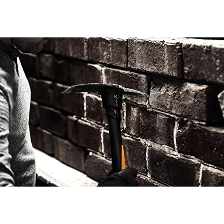 Fiskars Pro Kreuzhacke IsoCore S für grobe Arbeiten auf harten, steinigen Böden, Länge: 36 cm, Gewicht: 1,2 kg, Schwarz/Orange, 1062937 – Bild 4