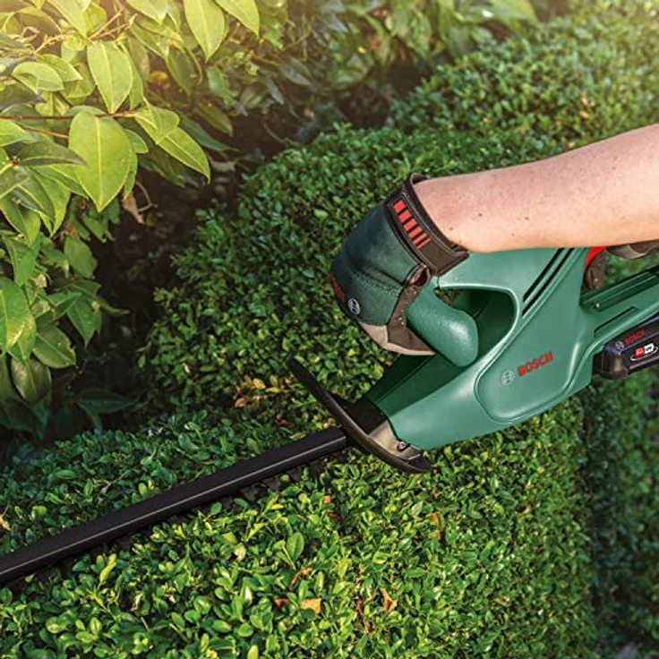 Bosch Akku Heckenschere EasyHedgeCut 18-45 (2 Akkus 2,0 Ah, 18-Volt-System, Messerlänge 45 cm, im Karton) – Bild 4