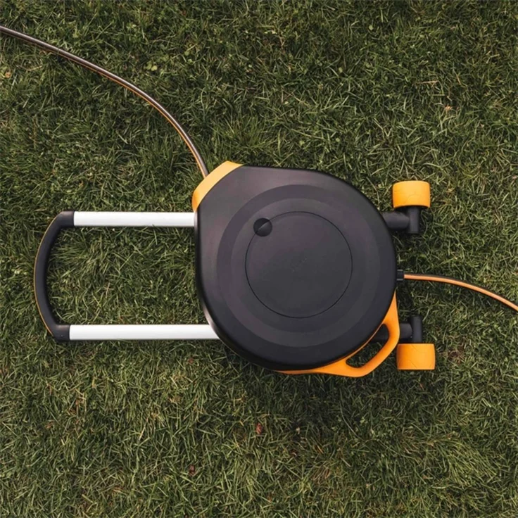 Fiskars Waterwheel XL mit Rädern (1025933) 20 m Schlauch Zubehörfach mit Zubehör freite Platzierung 360° Drehung automatischer Aufrollschlauch Schlauchwagen – Bild 9