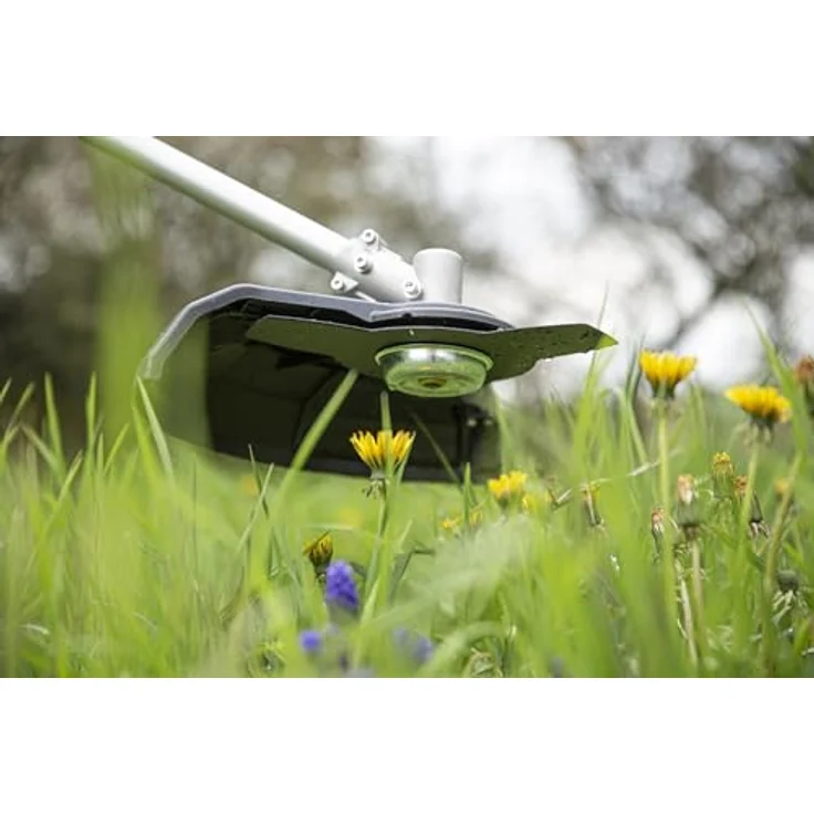 IKRA 36V Akku Freischneider Rasentrimmer IB-BC 33, inkl. 36V 4Ah Akku, Ladegerät, 3-Zahn-Messer, 80-Zahn-Sägeblatt & Schultergurt, bürstenloser Motor, ergonomisches Design – Bild 5