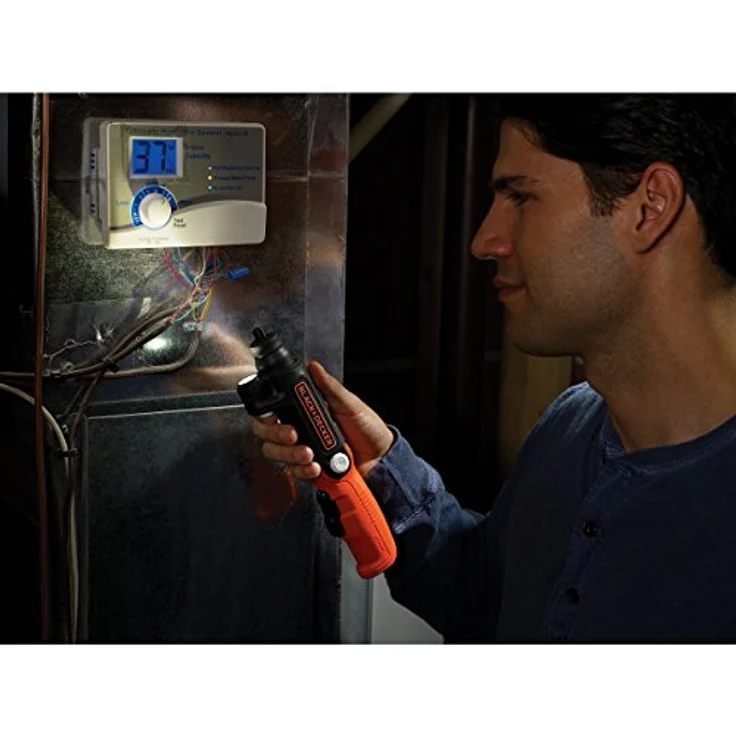 Black+Decker BDCSFL20C-QW Pivot Akku-Schrauber (3,6 V, 1,5 Ah Li-Ion, 3-Positionen-Handgriff, für eingeschränkte Platzverhältnisse, integrierte Taschenlampe, inkl. 2 Schrauberklingen) – Bild 7