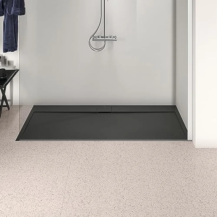Ideal Standard Ultra Flat S i.life, Rechteckige Duschwanne 180 x 80 cm, Kunstharz in Schwarz mit rutschfester Steinoptik, Ablaufgarnitur lange Seite, mattes Finish – Bild 5