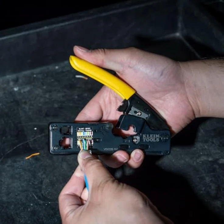 KLEIN TOOLS Datenkabel-Crimpwerkzeug/-Abisolierwerkzeug/-Schneider mit Ratsche, Kompakt für CAT6, CAT5e, CAT3 und Flat-Satin-Telefonkabel – Bild 5