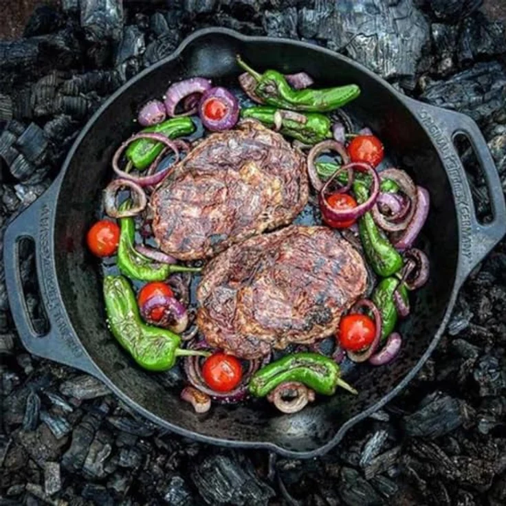 Petromax Grill & Feuerpfanne Ø 30 cm mit 2 Henkel - gp30h-t Gusspfanne – Bild 2