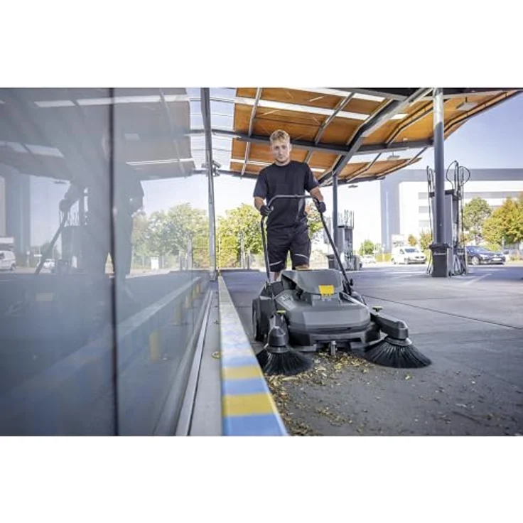 Kärcher Professional KM 70/25 C BP, Akku-Handkehrmaschine mit Feinstaubfilter und 45 l Behälterinhalt – Bild 3