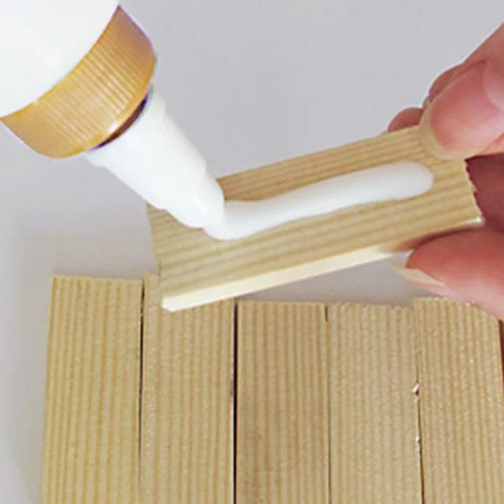 Kores K75725 Holzleim, 125 ml, weiß, wasserbeständig, ideal für Hobby- und Bastelarbeiten – Bild 2