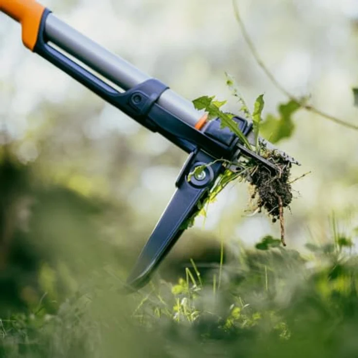 Fiskars Unkrauthacke 1080409 QuikFit™, ergonomischer Unkrautstecher mit rostfreien Edelstahlkrallen und verstärkter Fußplatte – Bild 4