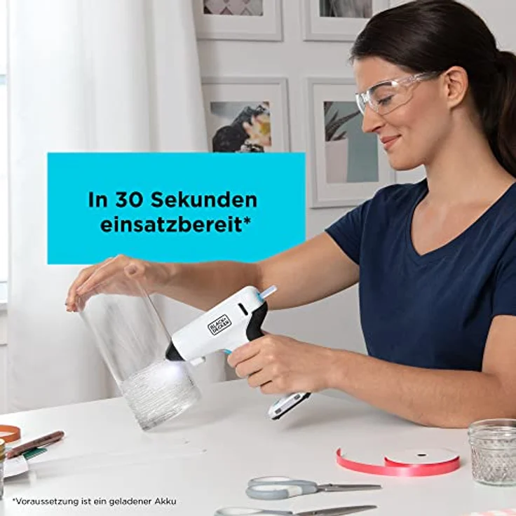 Black+Decker 3.6V Akku-Heißklebepistole BCGL115 (kabellos, für Bastel-, Deko- & Reparaturarbeiten, selbststehend, automatische Abschaltung, mit integriertem LED-Licht, inkl. USB-C Kabel & Klebestifte) – Bild 5